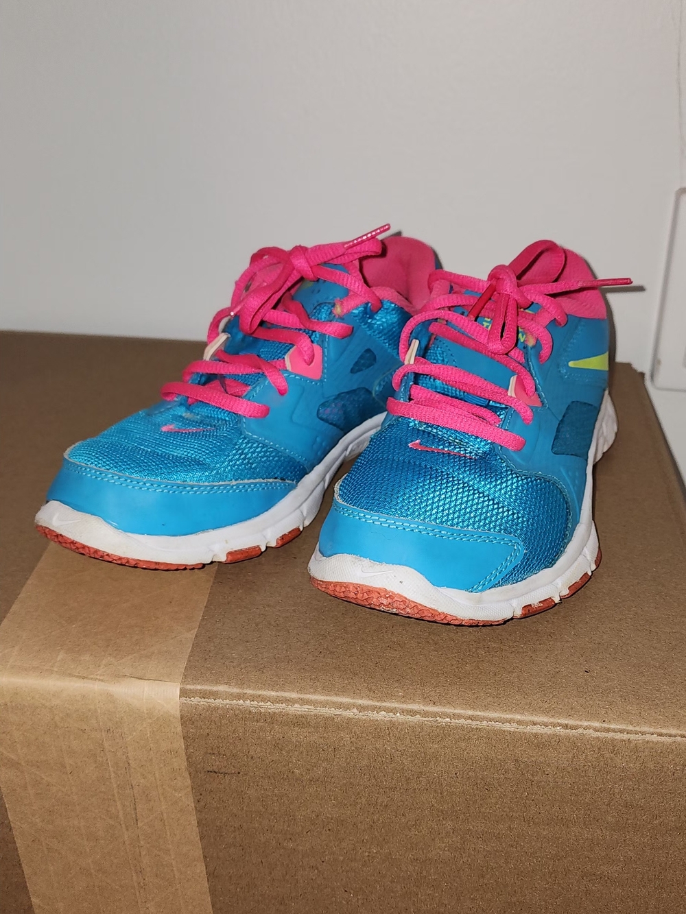Nike Kids Bright Blue Sneakers with Hot Pink Laces